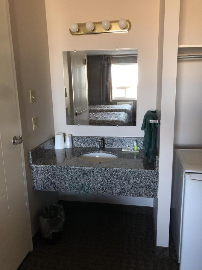 Arbour Ridge Inn & Suites Kindersley Экстерьер фото